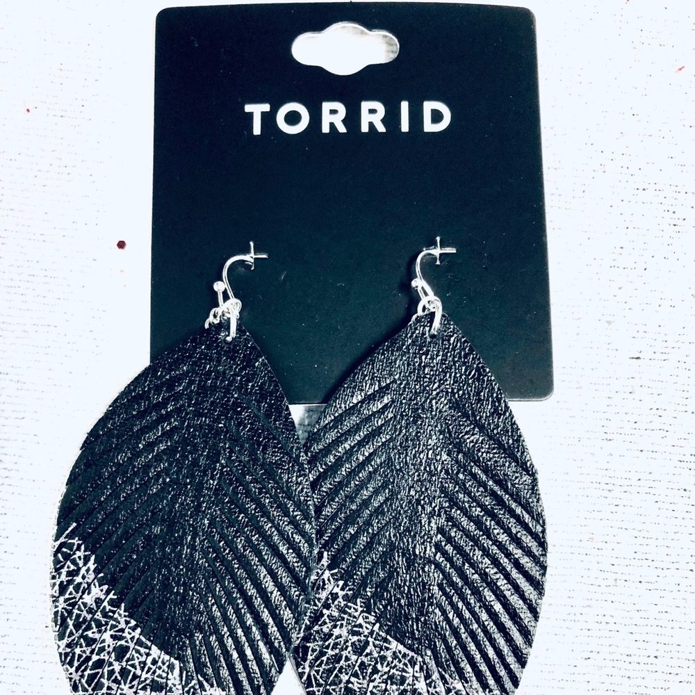 Torrid black and silver leaf earrings - Picture 4 of 5